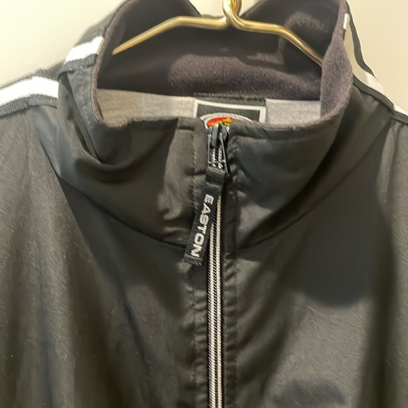 Easton - Vented Front Zip Lined  Windbreaker. - Picture 5 of 8